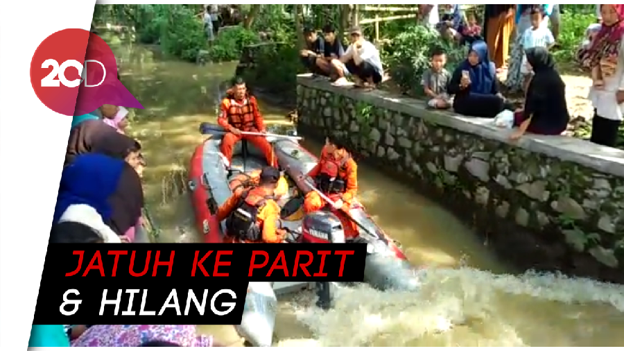 Balita Terseret Arus Parit Saat Main Hujan
