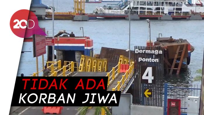 Dermaga Ponton di Banyuwangi Jebol Diterjang Ombak