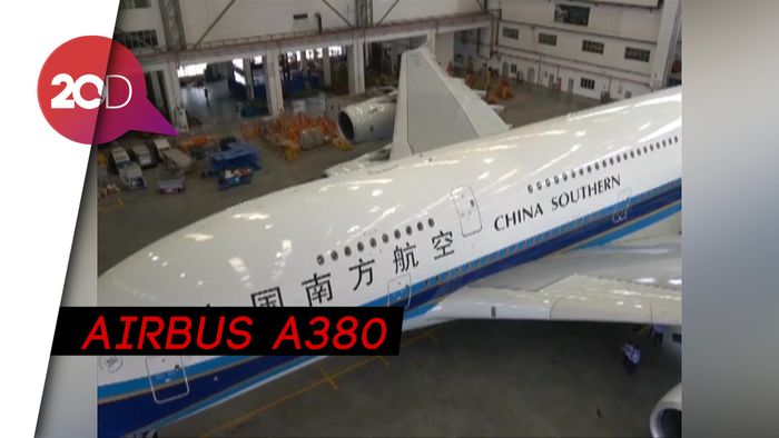 Pesawat Raksasa Uji Coba Terbang di Bandara Megah Beijing