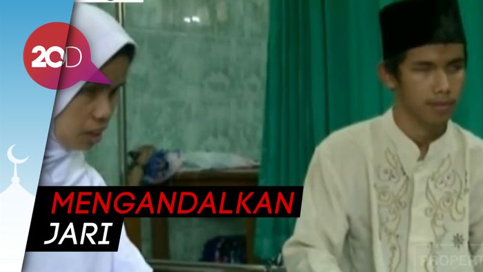 Syahdu! Para Santri Tunanetra di Temanggung Baca Alquran Braille