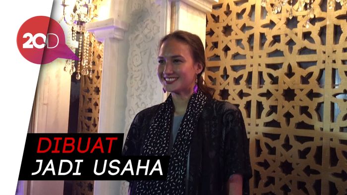 Cara Nadine Chandrawinata Atasi Bosan Tunggu Suami Pulang
