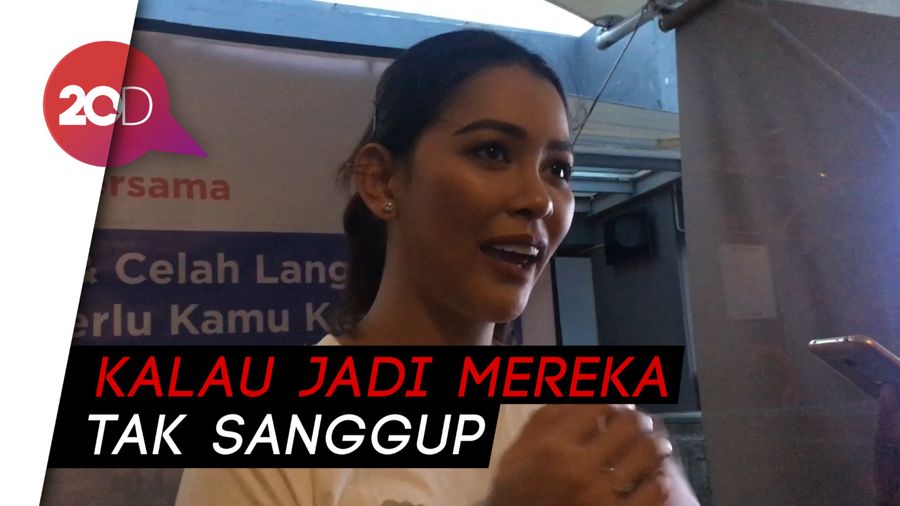 Khawatir Masa Depan, Bunga Jelitha Peduli Anak Bibir Sumbing