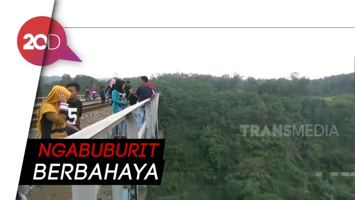 Ngabuburit di Atas Jembatan Kereta Setinggi 1.000 Meter 