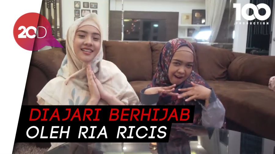 Penampilan Berhijab Anya Geraldine yang Bikin Adem