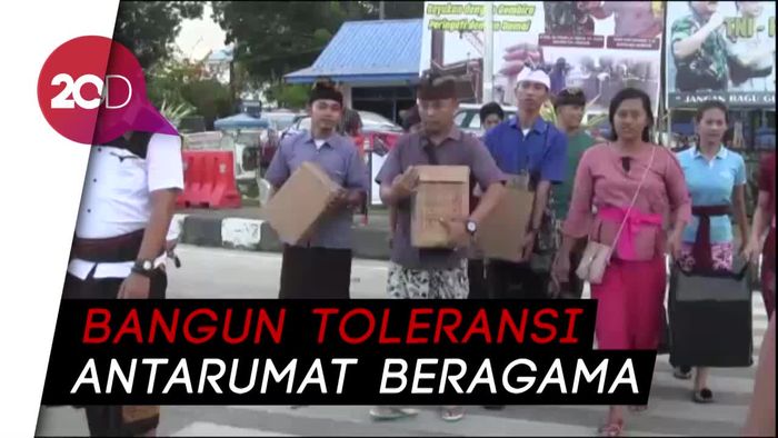Indahnya Toleransi di Kendari, Saat Umat Hindu Bagikan Takjil
