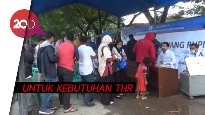 Lebaran Belum Nampak, Warga Kendari Sudah Antre Tukarkan Uang
