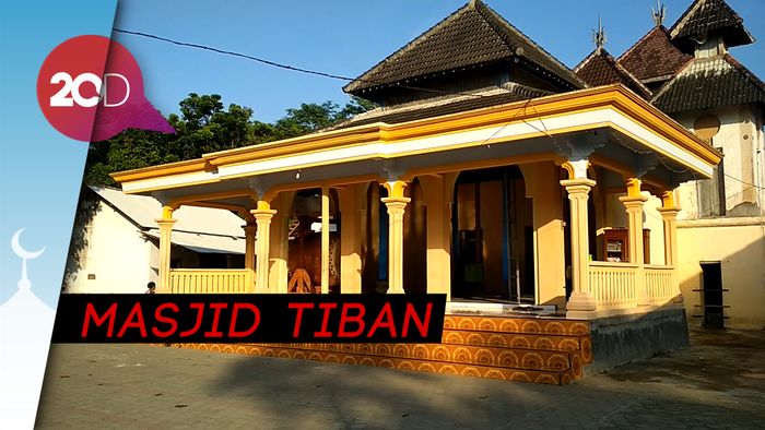 Menengok Masjid Dari Langit di Blitar