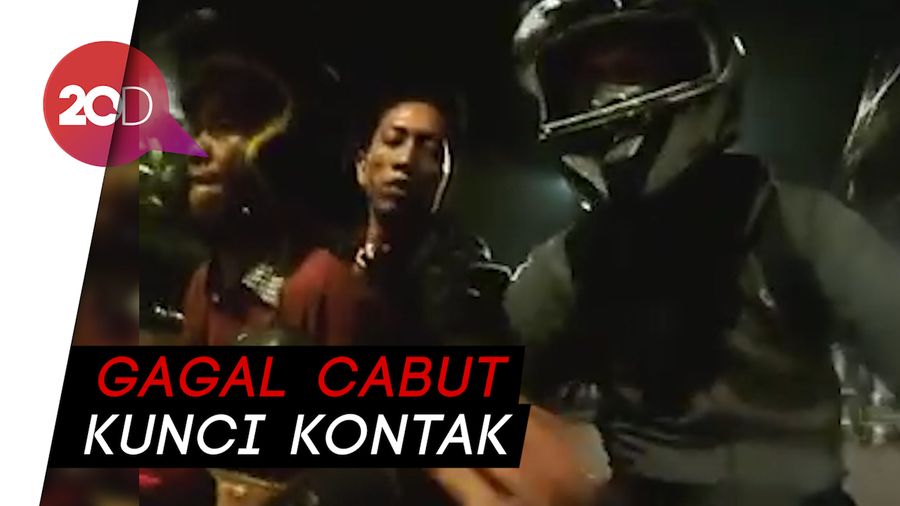 Video Detik-detik Aksi Begal Gagal Rampas Sepeda Motor