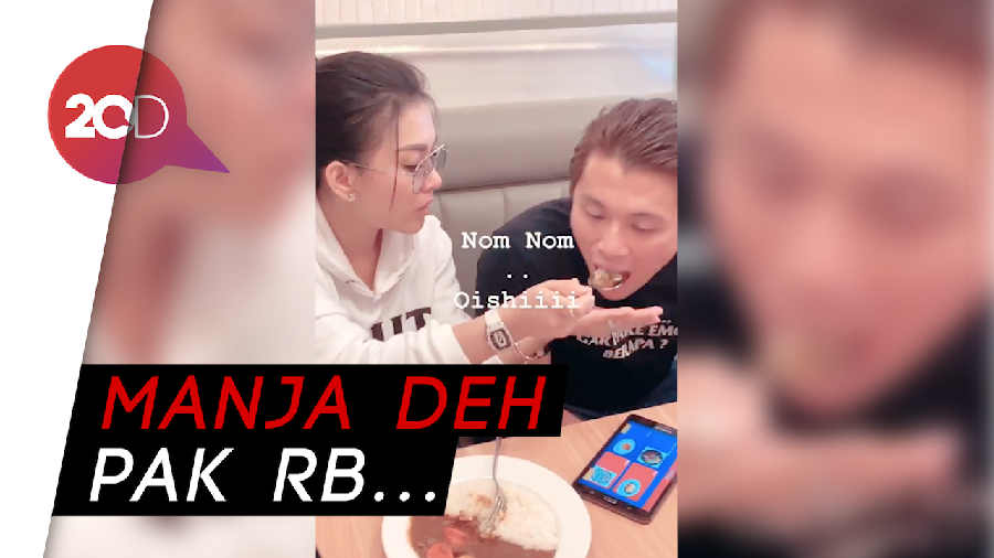 Mesra dan Manjanya Reino Barack Saat Buka Puasa Bareng Syahrini