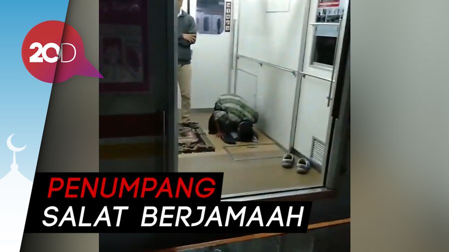 Ramai Video Sejumlah Penumpang Salat Subuh di KRL