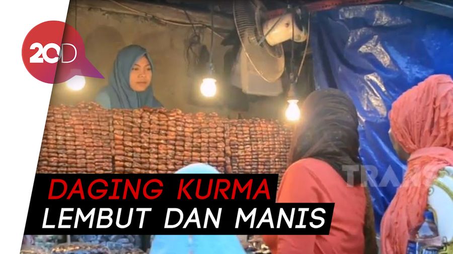 Wisata Religi Sambil Berburu Kurma Mesir di Masjid Sunan Ampel