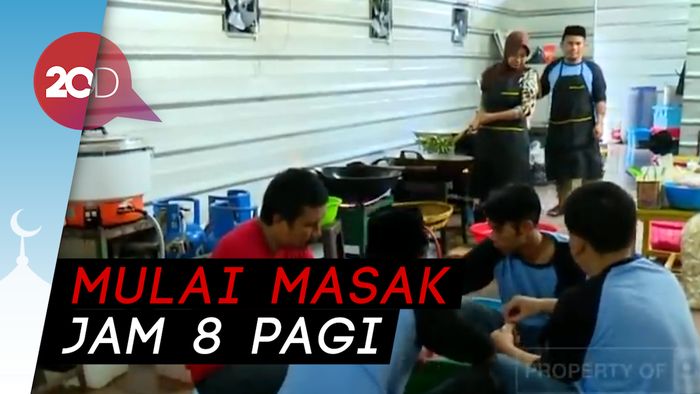 Yuk Intip Dapur Masjid Istiqlal saat Tim Siapkan Takjil