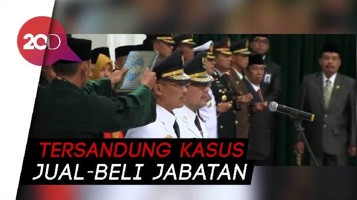 Lima Menit Usai Dilantik, Bupati Cirebon Sunjaya Diberhentikan