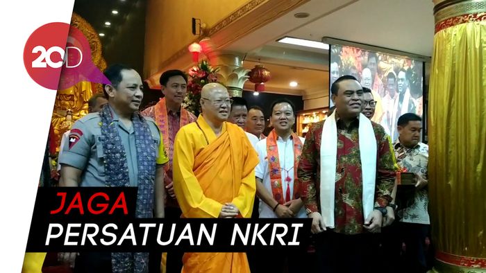 Perayaan Waisak, MenPAN-RB dan Kapolda Metro Beri Pesan Damai