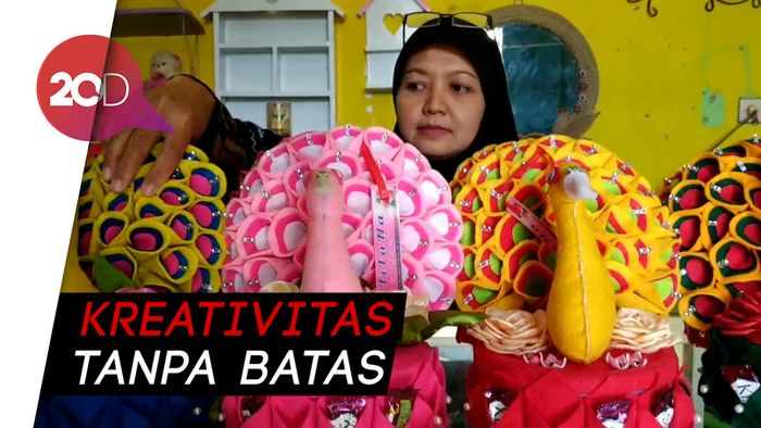  Stoples Burung Merak Penghias Rumah Karya Pengrajin Pacitan