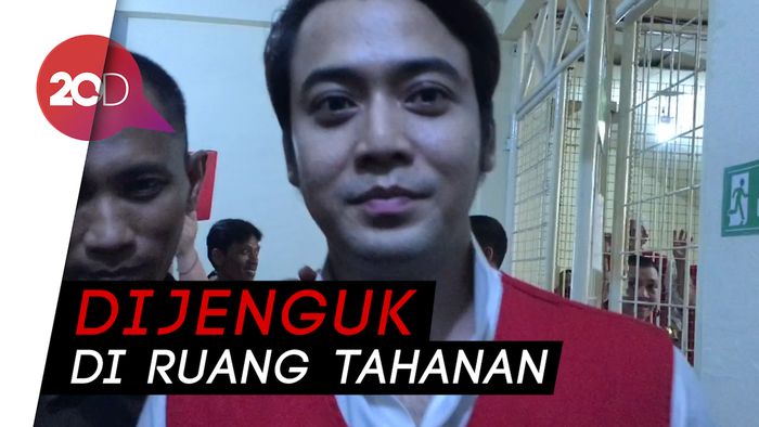 Sebelum Sidang, Kriss Hatta Dapat Pelukan dan Petuah dari Ibu