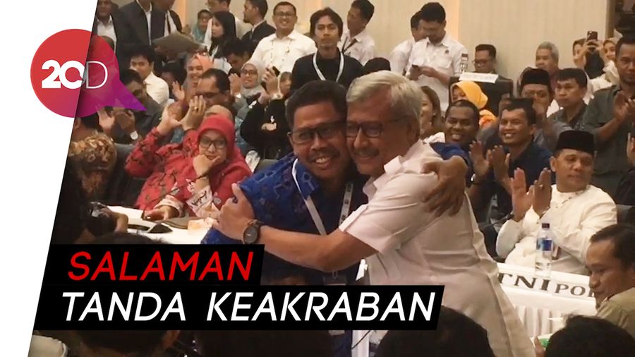 Jabat Tangan dan Pelukan TKN-BPN Akhiri Proses Rekapitulasi