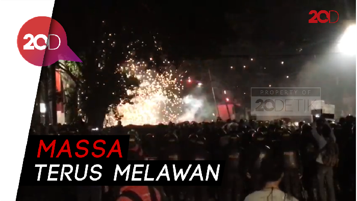 Hujan Petasan di Langit Tanah Abang