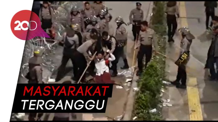 Alasan Polisi Lakukan Tindakan Tegas ke Massa di Bawaslu