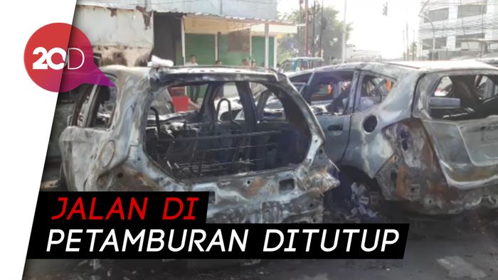 Bangkai Mobil Saksi Bisu Kerusuhan di Petamburan