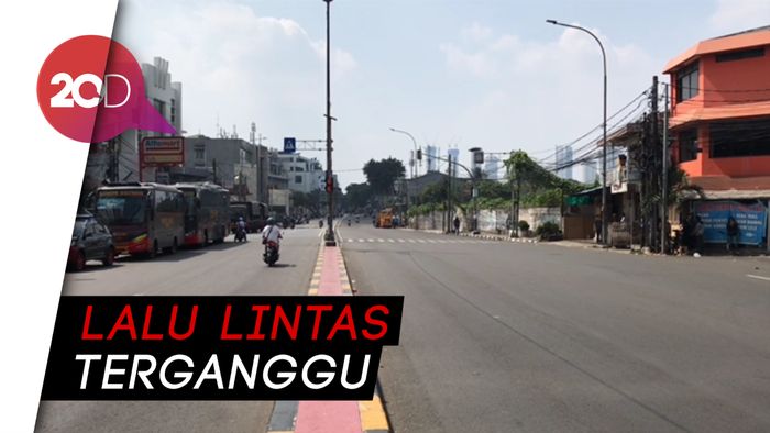Imbas Ricuh di Petamburan, Flyover Slipi Terisolasi 