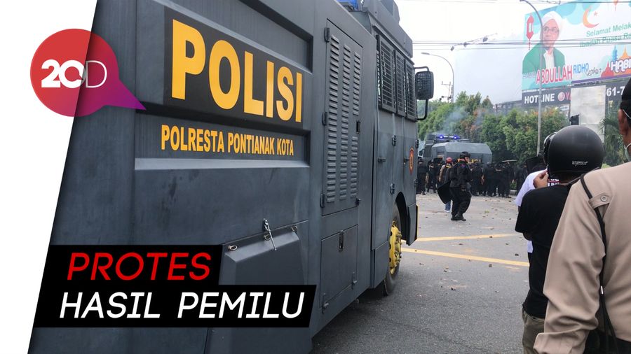 Rusuh di Pontianak, Massa Blokir Jembatan & Bakar Pos Polisi
