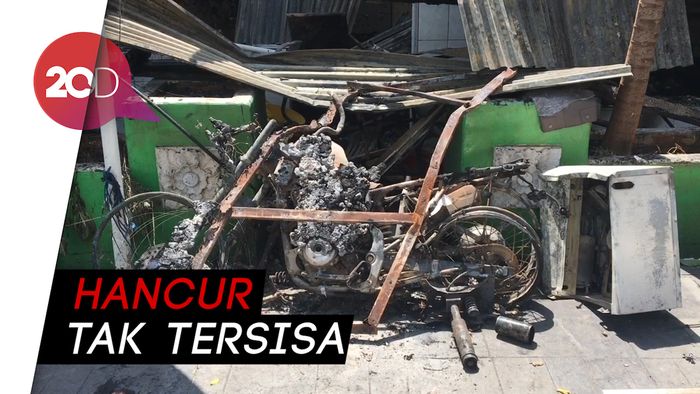 Aksi 22 Mei: Jutaan Rupiah Raib, Motor dan Pospol Dibakar