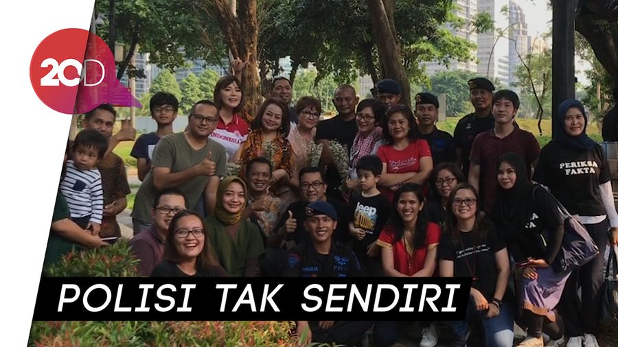 Masyarakat Kirim Makanan untuk Polisi yang Bertugas di Aksi 22 Mei