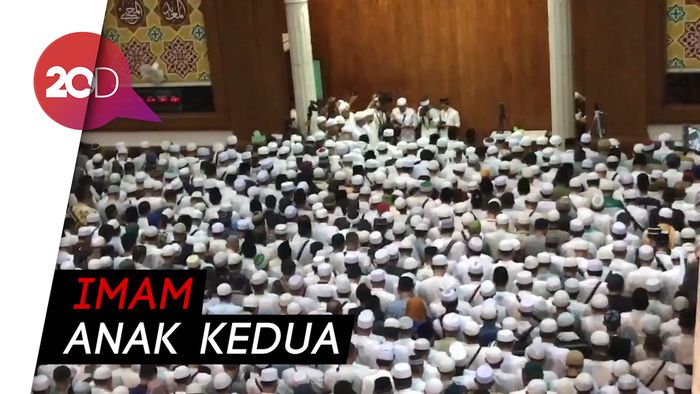 Momen Saat Ustaz Arifin Ilham Disalatkan