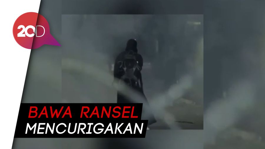 Siapakah Wanita Serba Hitam di Aksi 22 Mei?
