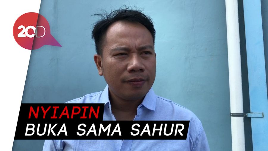 Tak Ada Istri, Vicky Prasetyo Repot Urus Anak Saat Puasa