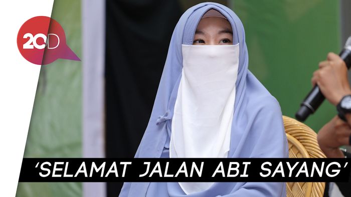 Ustaz Arifin Ilham Meninggal Dunia, Larissa Chou: Terima Kasih Abi 
