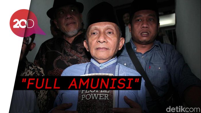 Amien Rais Bawa Buku Jokowi People Power ke Polda