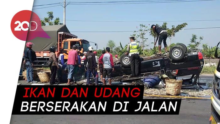 Ban Depan dan Belakang Pecah Bersamaan, Pikap Terbalik