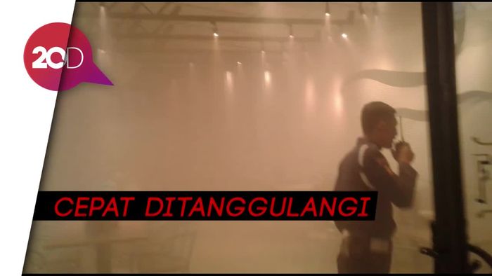Dapur Resto di Mal PVJ Sempat Terbakar, Asap Hitam Menyebar ke Jalanan