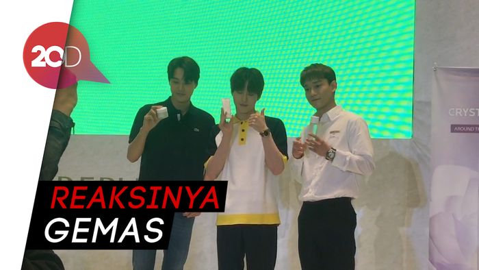 Dapat Baju Batik, Suho EXO: Cocok Jadi Kostum Ko Ko Bop