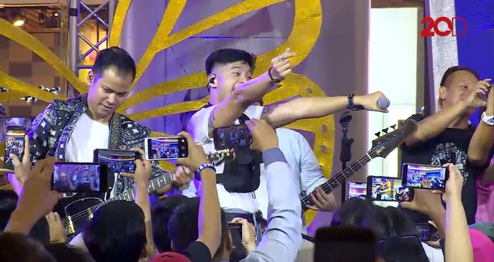 Artis Musica Persembahkan Laskar Pelangi untuk Pengunjung