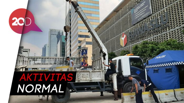 Jalan di Depan Kantor Bawaslu Mulai Dibuka