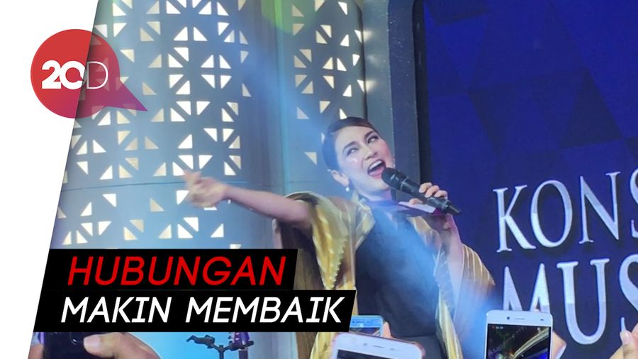 Sempat Ada Cekcok, Luna Maya Kini Follow Instagram Ayu Ting Ting