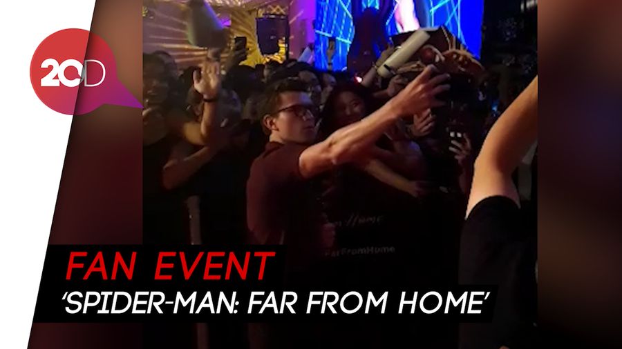 Seru! Penggemar Histeris Ketemu Tom Holland di Bali