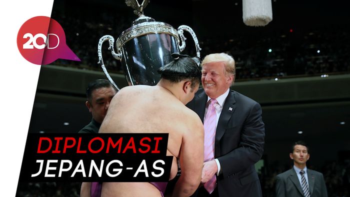 Trump Diajak Nonton Gulat Sumo di Jepang