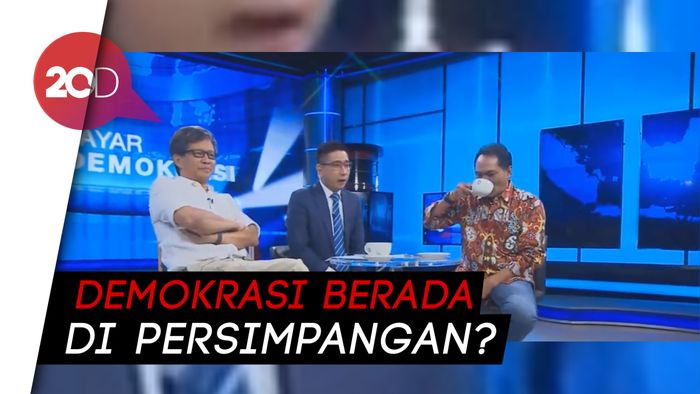 Demokrasi Berada di Persimpangan?