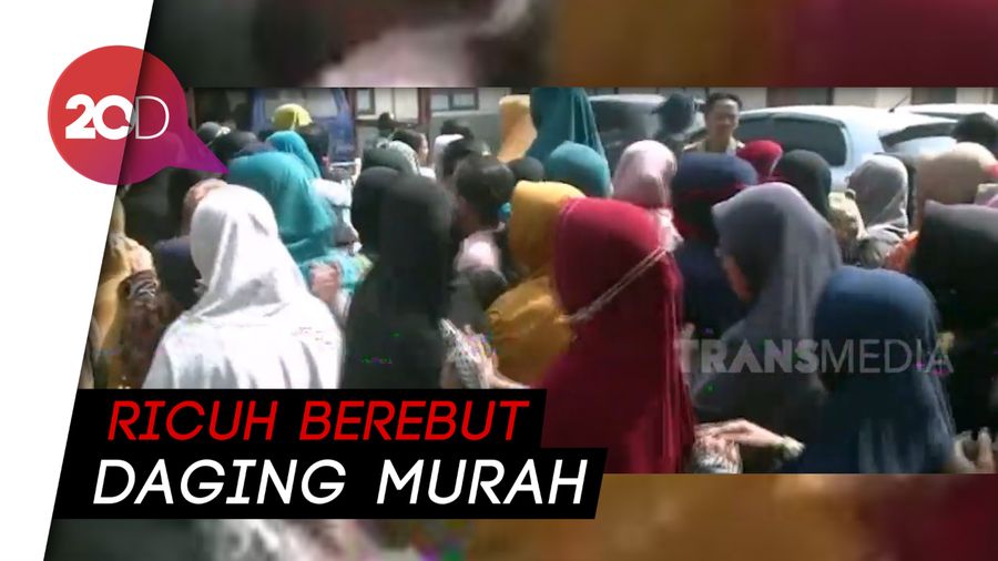 Warga Bekasi Ricuh Saat Antre Daging Murah