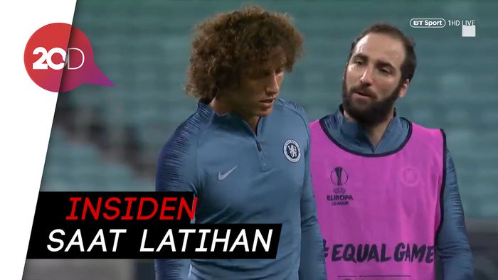 Chelsea Memanas! Luiz-Higuain Cekcok, Sarri Ngamuk