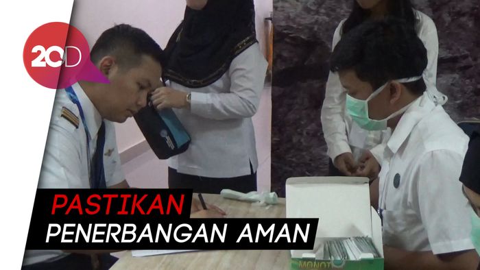 Pilot dan Kru Pesawat di Bandara Haluoleo Jalani Tes Urine