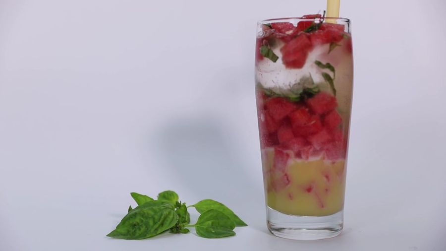 Sensasi Unik Berbuka dengan Es Semangka Basil