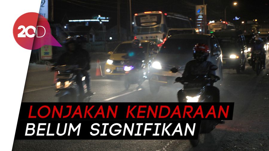 Hingga Tengah Malam Jalur Nagreg Masih Terpantau Ramai Lancar