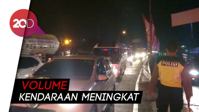 Malam Ini, Antrean Kendaraan Mengular di Pelabuhan Merak 