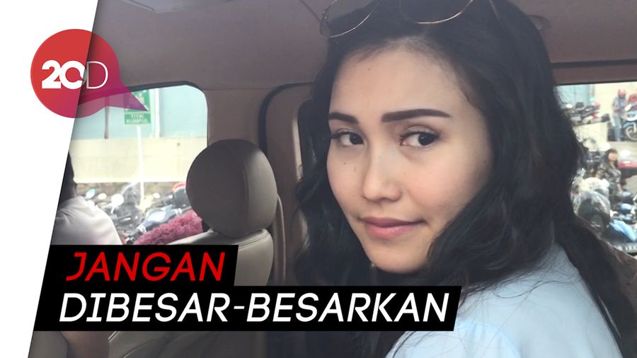 Rumah Dilempari Pembalut Bekas, Ayu Ting Ting: Orang Gila Itu