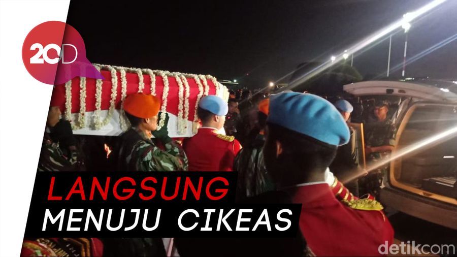 Tiba di Halim, Jenazah Ani Yudhoyono Langsung Dibawa ke Cikeas